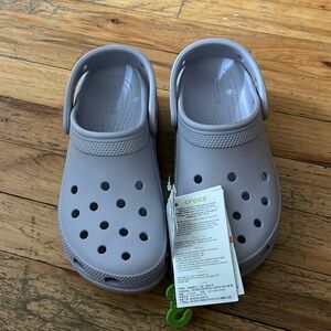 Crocs - WOMEN'S CLASSIC PLATFORM CLOG Color: Mauve Mist Size: 6W